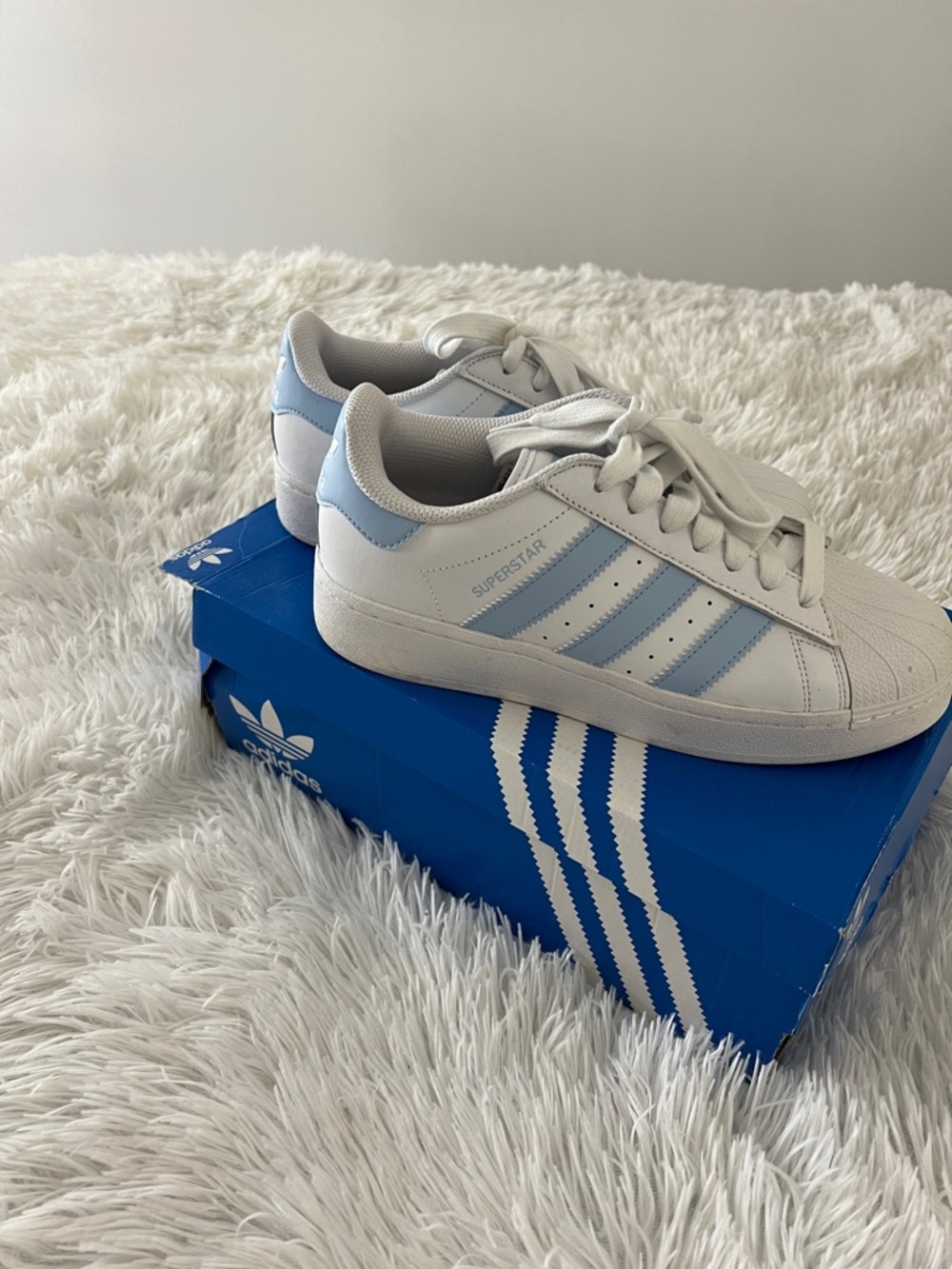 Ladies Adidas sneakers. Size 9
